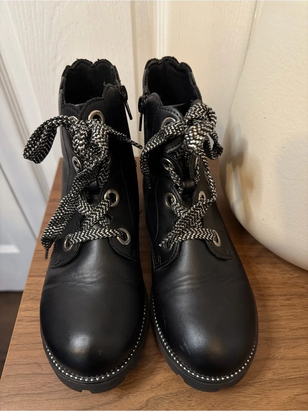 Cynthia Rowley Girls Black Combat Boots Scalloped Glitter Heel 4 Back to School